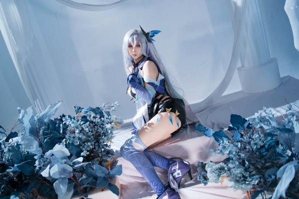    上杉绘梨落丝柯克Cosplay写真，原神角色扮演，大尺度冷艳视觉盛宴[118P]第13张图片