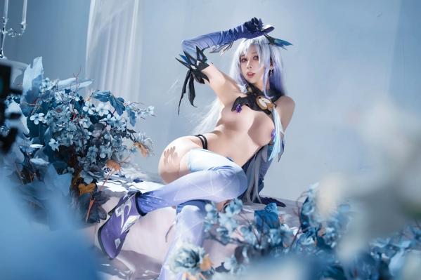    上杉绘梨落丝柯克Cosplay写真，原神角色扮演，大尺度冷艳视觉盛宴[118P]第14张图片