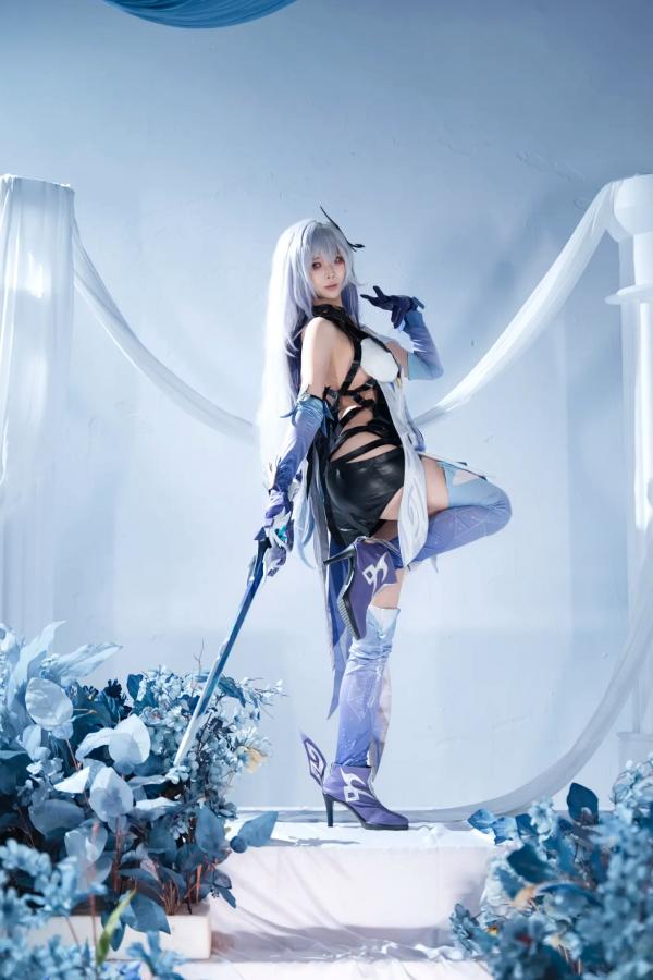    上杉绘梨落丝柯克Cosplay写真，原神角色扮演，大尺度冷艳视觉盛宴[118P]第15张图片