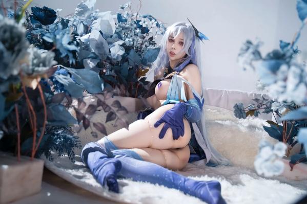    上杉绘梨落丝柯克Cosplay写真，原神角色扮演，大尺度冷艳视觉盛宴[118P]第23张图片