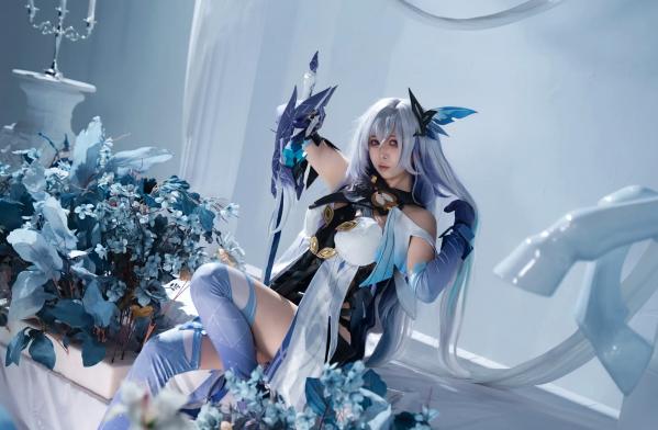    上杉绘梨落丝柯克Cosplay写真，原神角色扮演，大尺度冷艳视觉盛宴[118P]第24张图片