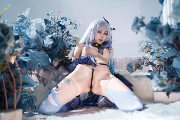    上杉绘梨落丝柯克Cosplay写真，原神角色扮演，大尺度冷艳视觉盛宴[118P]第26张图片