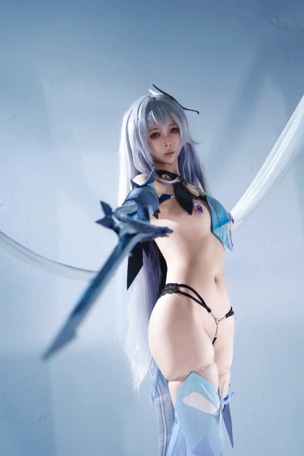    上杉绘梨落丝柯克Cosplay写真，原神角色扮演，大尺度冷艳视觉盛宴[118P]第30张图片
