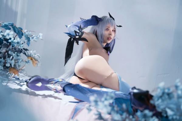    上杉绘梨落丝柯克Cosplay写真，原神角色扮演，大尺度冷艳视觉盛宴[118P]第44张图片