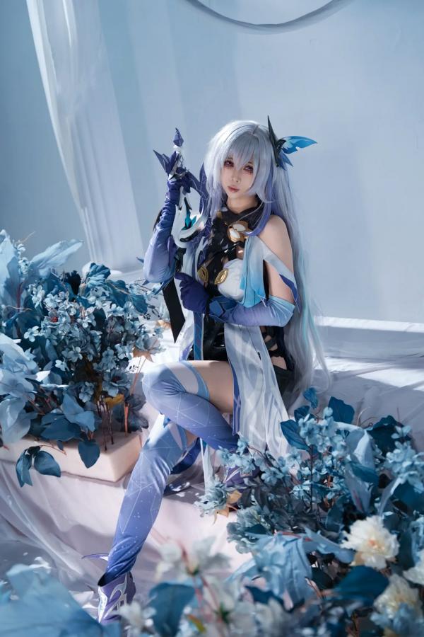    上杉绘梨落丝柯克Cosplay写真，原神角色扮演，大尺度冷艳视觉盛宴[118P]第54张图片
