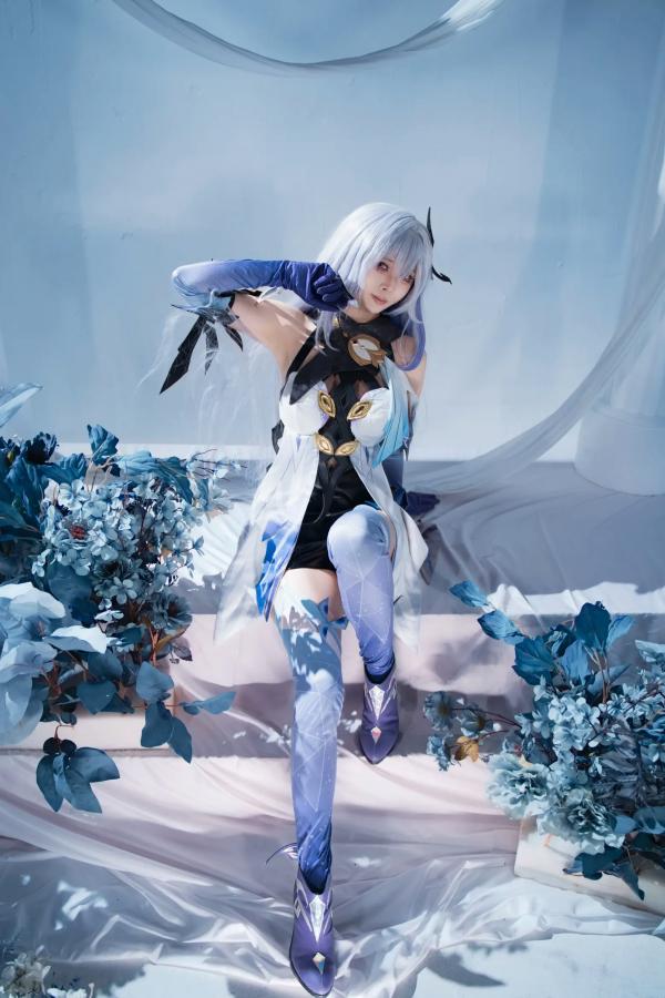    上杉绘梨落丝柯克Cosplay写真，原神角色扮演，大尺度冷艳视觉盛宴[118P]第59张图片