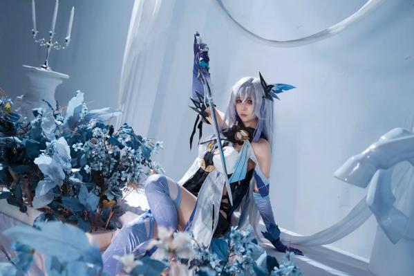    上杉绘梨落丝柯克Cosplay写真，原神角色扮演，大尺度冷艳视觉盛宴[118P]第62张图片