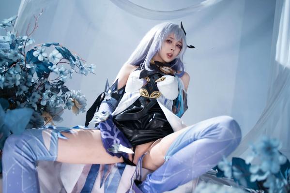    上杉绘梨落丝柯克Cosplay写真，原神角色扮演，大尺度冷艳视觉盛宴[118P]第72张图片