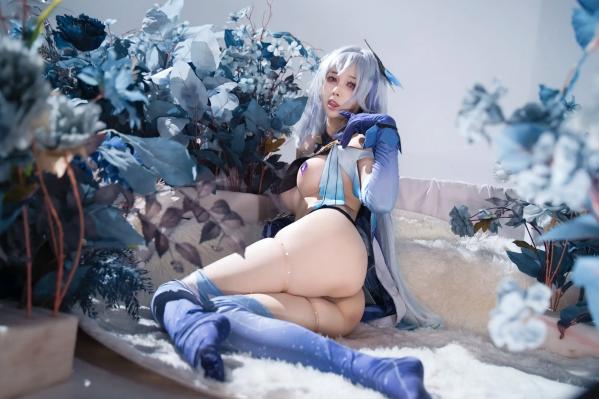    上杉绘梨落丝柯克Cosplay写真，原神角色扮演，大尺度冷艳视觉盛宴[118P]第77张图片