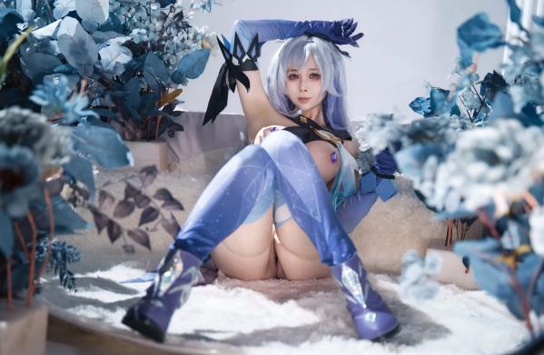    上杉绘梨落丝柯克Cosplay写真，原神角色扮演，大尺度冷艳视觉盛宴[118P]第110张图片