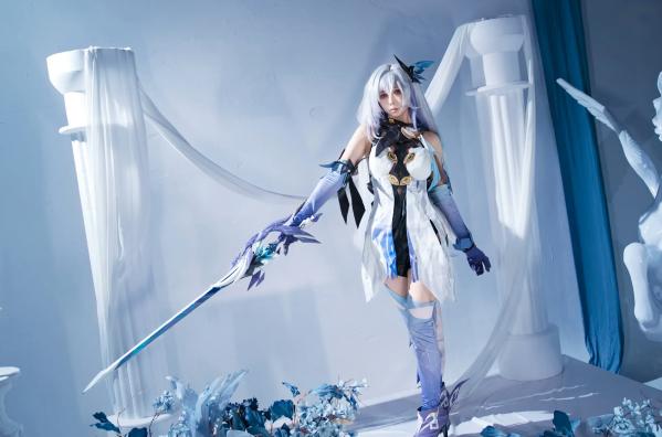    上杉绘梨落丝柯克Cosplay写真，原神角色扮演，大尺度冷艳视觉盛宴[118P]第111张图片