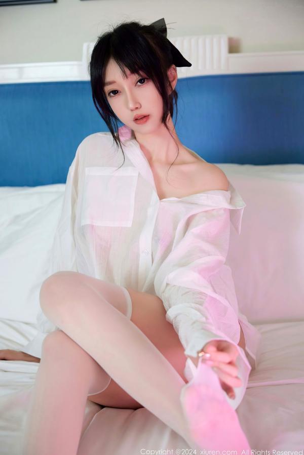    XiuRen秀人网-9274-玥儿玥er-白色衬衫诱惑私房照，卧室床边展现清纯与性感的极致碰撞，白嫩肌肤令人心动第20张图片