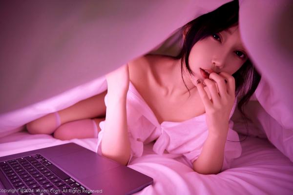    XiuRen秀人网-9274-玥儿玥er-白色衬衫诱惑私房照，卧室床边展现清纯与性感的极致碰撞，白嫩肌肤令人心动第40张图片
