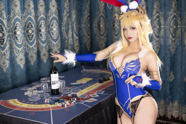    洛璃LoLiSAMA FGO白枪呆兔女郎赌场cosplay，还原精致性感魅力，带来极致诱惑的沉浸式视觉体验，展现迷人身材与御姐气质第2张图片