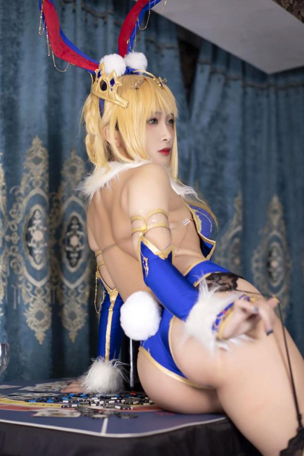    洛璃LoLiSAMA FGO白枪呆兔女郎赌场cosplay，还原精致性感魅力，带来极致诱惑的沉浸式视觉体验，展现迷人身材与御姐气质第30张图片