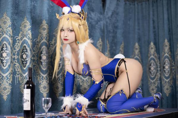    洛璃LoLiSAMA FGO白枪呆兔女郎赌场cosplay，还原精致性感魅力，带来极致诱惑的沉浸式视觉体验，展现迷人身材与御姐气质第39张图片