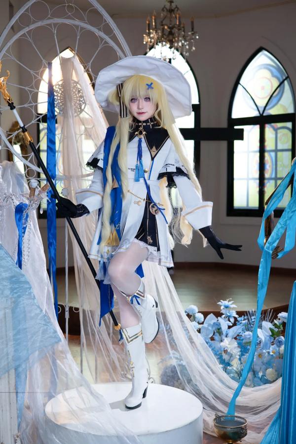    双木扶苏 菲比精美Cosplay写真：奇幻魔法少女二次元礼堂演绎 [33P]第1张图片
