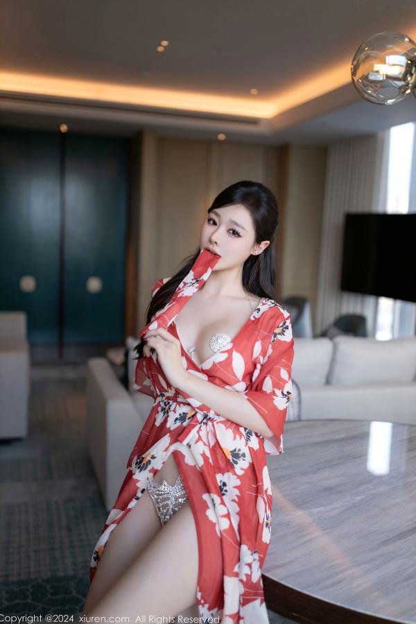    XiuRen秀人网-9270-小逗逗-红色印花和服诱惑，钻石链装饰私房大尺度美图，绝美身姿性感唯美写真第18张图片