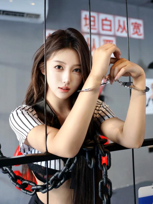 李霜 梨霜儿  梨霜儿 金允希 - 监狱风云：极致制服诱惑，警花角色扮演私房摄影图集 [118P]第97张图片