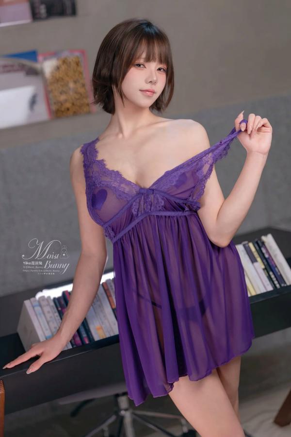    【咬一口兔娘 - 加班秘书】极致诱惑制服私房，性感紫色内衣办公室诱惑写真 [32P]第3张图片