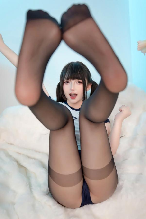    萝莉神楽板真冬秘密体操服私房照，紧身运动装勾勒迷人曲线，黑丝美腿尽显诱惑魅力 [75P]第4张图片