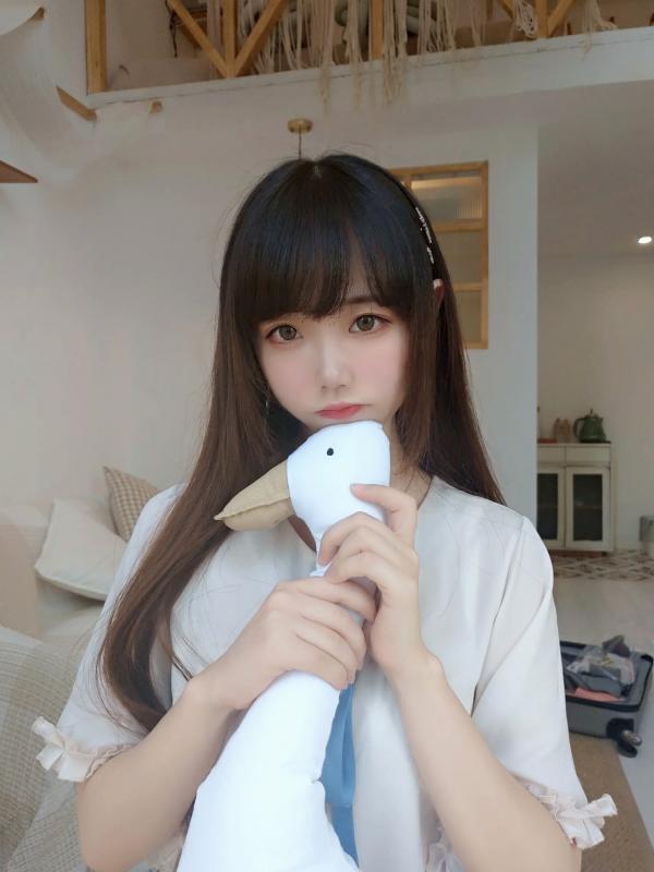    Cos小姐姐雪琪清新私房写真：娇俏少女裸足特写，足控福利治愈系美图 [50P]第1张图片