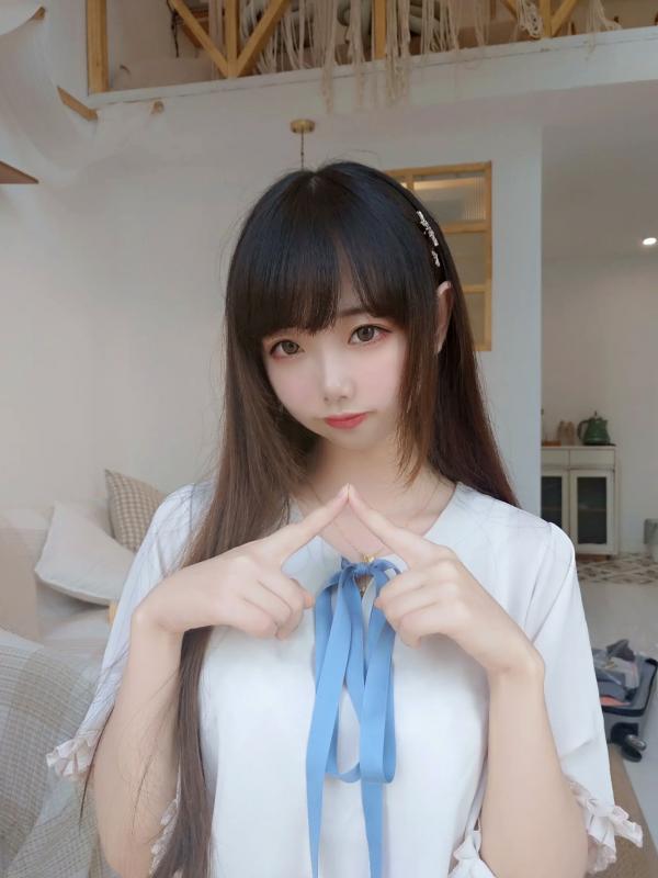    Cos小姐姐雪琪清新私房写真：娇俏少女裸足特写，足控福利治愈系美图 [50P]第5张图片