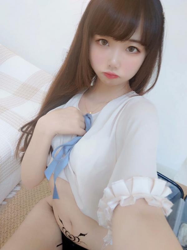    Cos小姐姐雪琪清新私房写真：娇俏少女裸足特写，足控福利治愈系美图 [50P]第7张图片