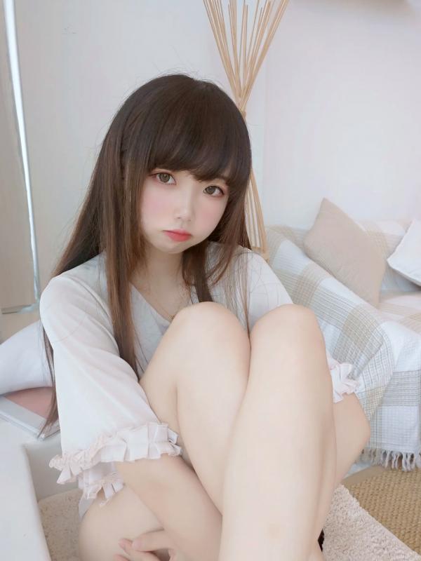    Cos小姐姐雪琪清新私房写真：娇俏少女裸足特写，足控福利治愈系美图 [50P]第14张图片