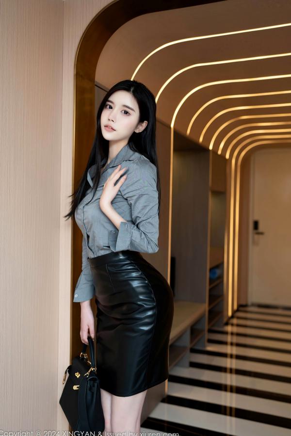    XingYan星颜社-Erikaki-OL职业装灰衬衫黑皮裙与浴室私房大尺度写真第12张图片