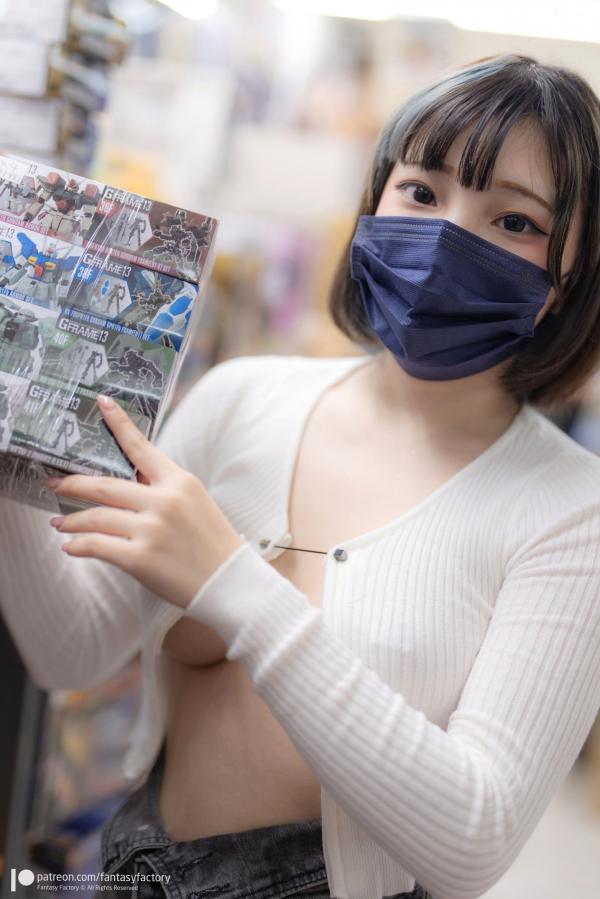    Fantasy-Factory 小丁Ding 白色开衫热裤街拍写真 私房户外性感尤物电梯诱惑第12张图片