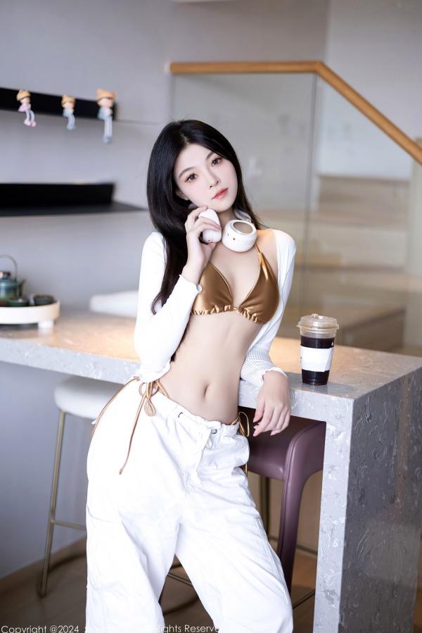    XiuRen秀人网Vol.9262-初梦瑶-居家私房时尚写真-金棕色内衣配白衣长裤-唯美透视薄纱-性感撩人艺术摄影-2024.10.10第2张图片