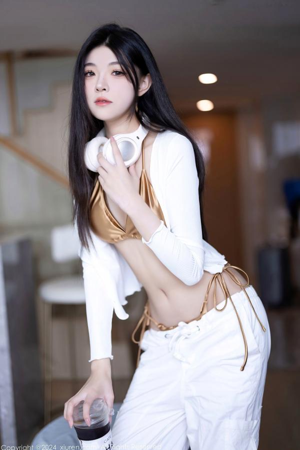   XiuRen秀人网Vol.9262-初梦瑶-居家私房时尚写真-金棕色内衣配白衣长裤-唯美透视薄纱-性感撩人艺术摄影-2024.10.10第14张图片