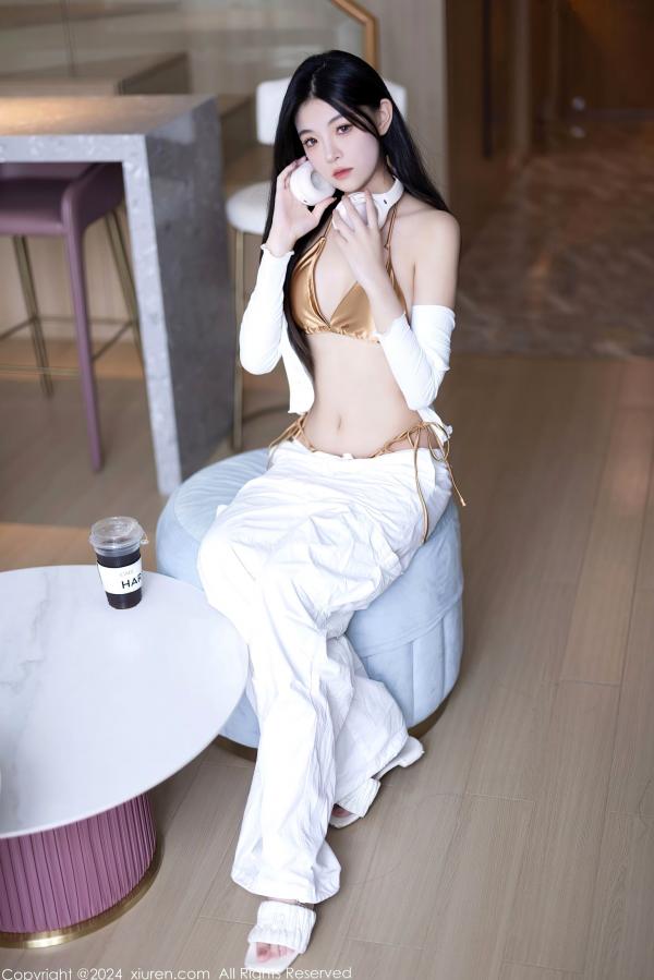    XiuRen秀人网Vol.9262-初梦瑶-居家私房时尚写真-金棕色内衣配白衣长裤-唯美透视薄纱-性感撩人艺术摄影-2024.10.10第15张图片