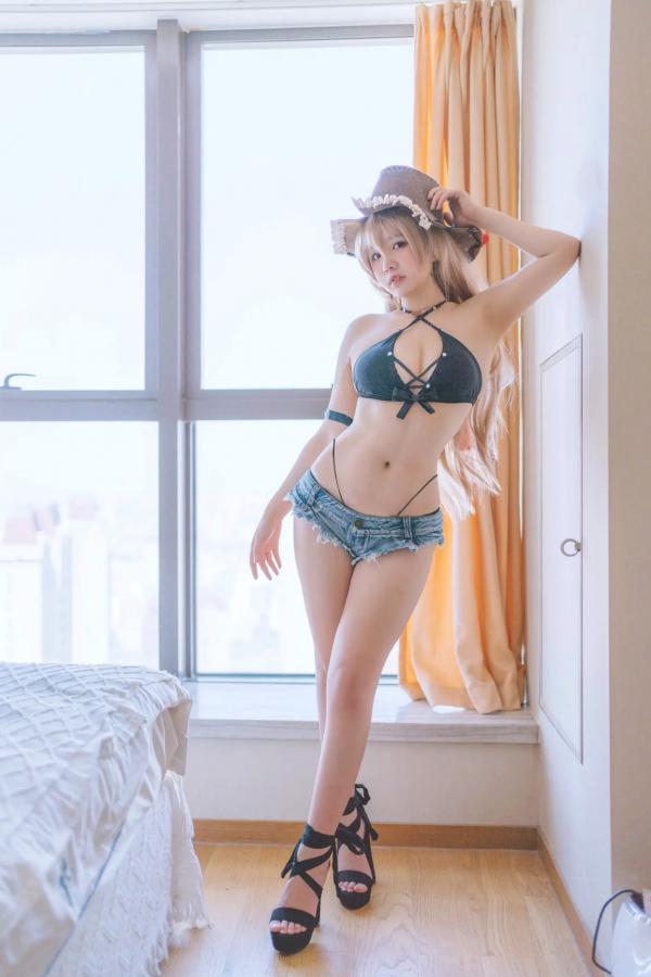   阿半今天很开心 - 碧蓝航线让巴尔泳装Cosplay，清纯甜美与性感比基尼私房照，展现极致诱惑魅力 [20P]第1张图片
