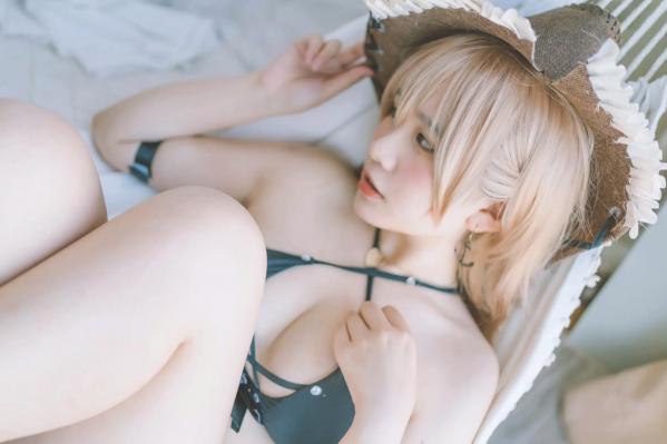    阿半今天很开心 - 碧蓝航线让巴尔泳装Cosplay，清纯甜美与性感比基尼私房照，展现极致诱惑魅力 [20P]第10张图片