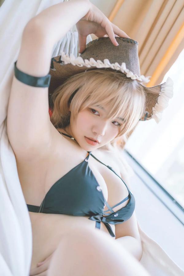    阿半今天很开心 - 碧蓝航线让巴尔泳装Cosplay，清纯甜美与性感比基尼私房照，展现极致诱惑魅力 [20P]第18张图片