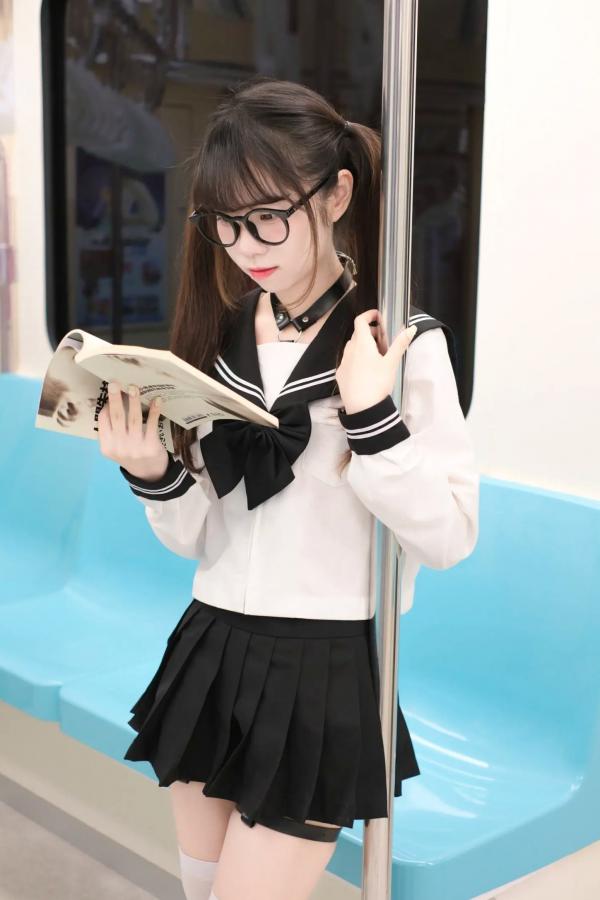    摄影写真《可可小白兔》：电车上的JK绑带诱惑，极致大胆的角色扮演视觉大赏第4张图片