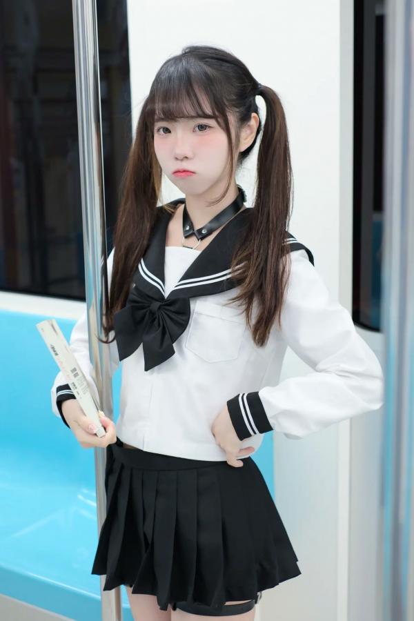    摄影写真《可可小白兔》：电车上的JK绑带诱惑，极致大胆的角色扮演视觉大赏第5张图片