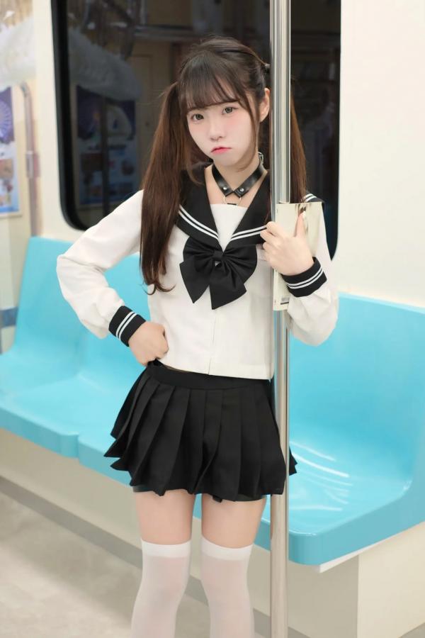    摄影写真《可可小白兔》：电车上的JK绑带诱惑，极致大胆的角色扮演视觉大赏第13张图片