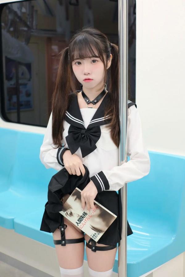    摄影写真《可可小白兔》：电车上的JK绑带诱惑，极致大胆的角色扮演视觉大赏第14张图片