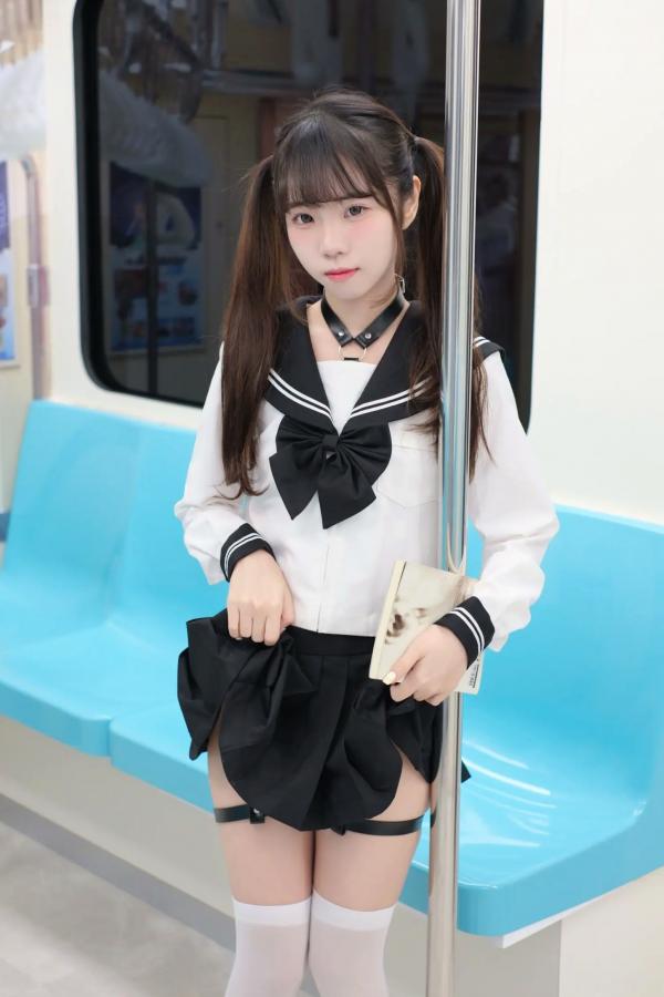    摄影写真《可可小白兔》：电车上的JK绑带诱惑，极致大胆的角色扮演视觉大赏第19张图片