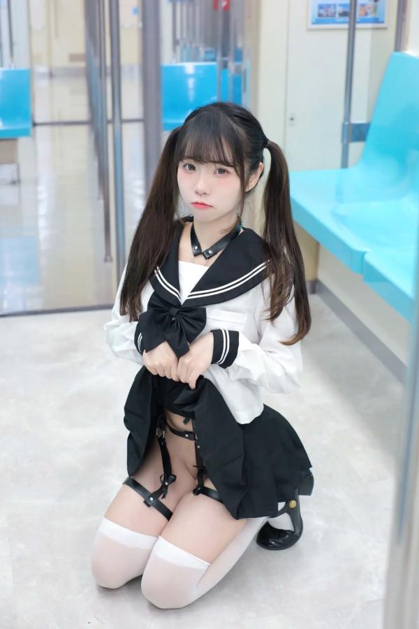    摄影写真《可可小白兔》：电车上的JK绑带诱惑，极致大胆的角色扮演视觉大赏第23张图片