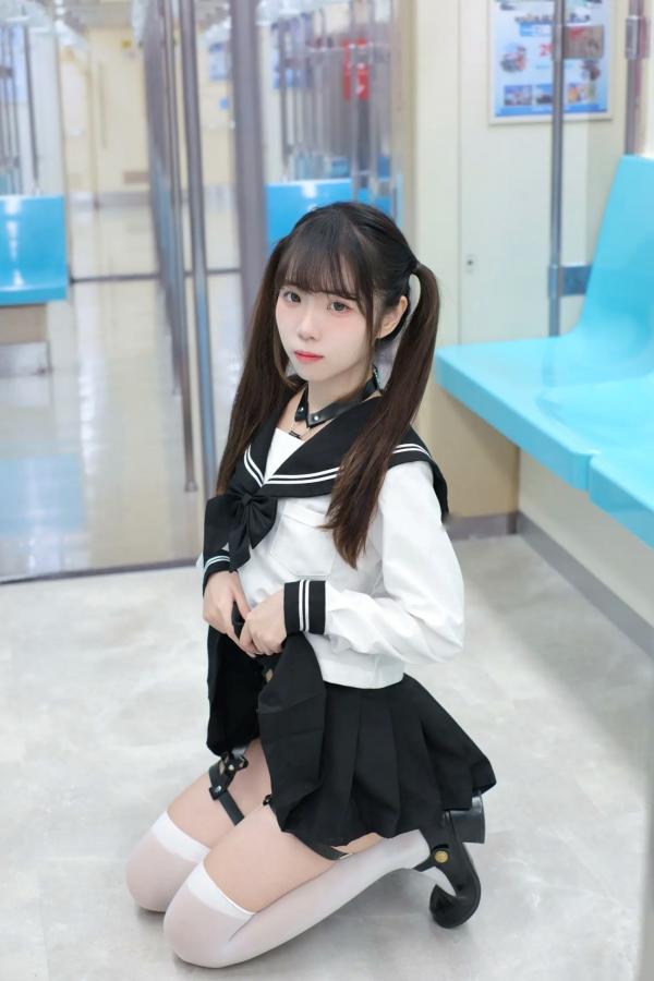    摄影写真《可可小白兔》：电车上的JK绑带诱惑，极致大胆的角色扮演视觉大赏第31张图片