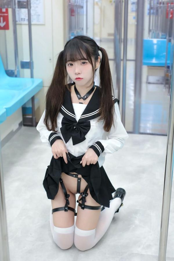    摄影写真《可可小白兔》：电车上的JK绑带诱惑，极致大胆的角色扮演视觉大赏第32张图片