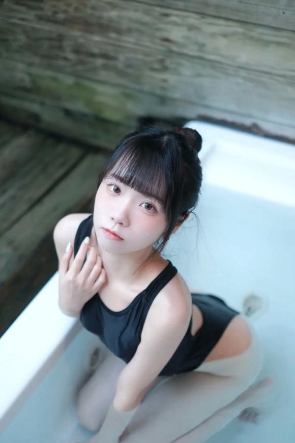    可可小白兔：双马尾纯欲风，复古电影房与意乱情迷の温泉之旅[67P]第45张图片