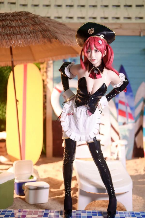    抱走莫子aa《Nikke胜利女神》米哈拉Cosplay，极致性感黑色皮衣与极品美腿诱惑，沙滩大尺度福利图集[73P]第2张图片