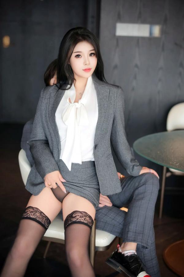    麦田 - OL制服私房写真，职场制服诱惑，黑丝高跟极致演绎，办公室私密风情大片 [88P]第10张图片