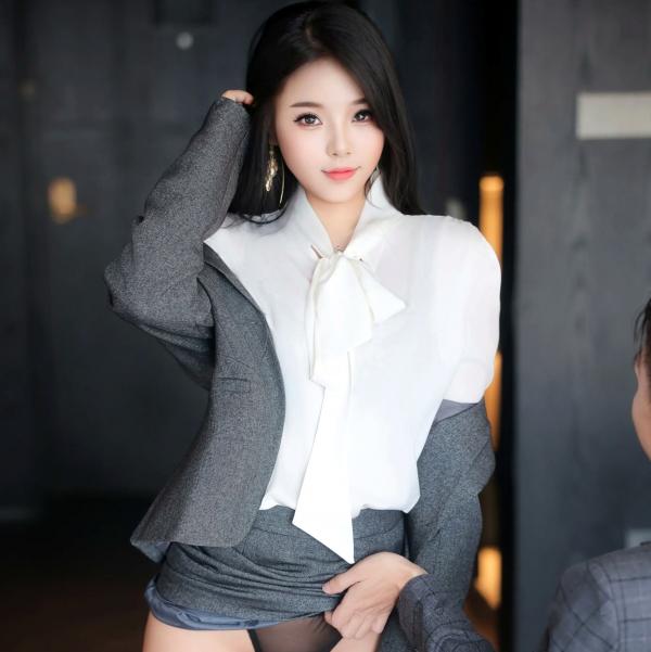    麦田 - OL制服私房写真，职场制服诱惑，黑丝高跟极致演绎，办公室私密风情大片 [88P]第19张图片