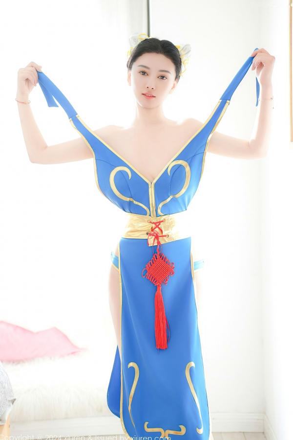    秀人网9252 雅茹老师绝美春丽cosplay，性感爆乳室内写真，高颜值女神火辣演绎蓝衣诱惑第12张图片